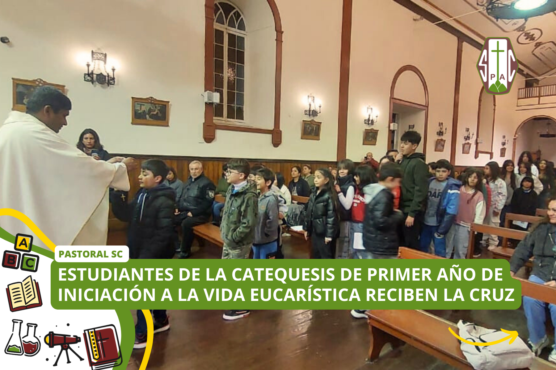 ESTUDIANTES DE LA CATEQUESIS DE PRIMER AÑO DE INICIACIÓN A LA VIDA EUCARÍSTICA RECIBEN LA CRUZ