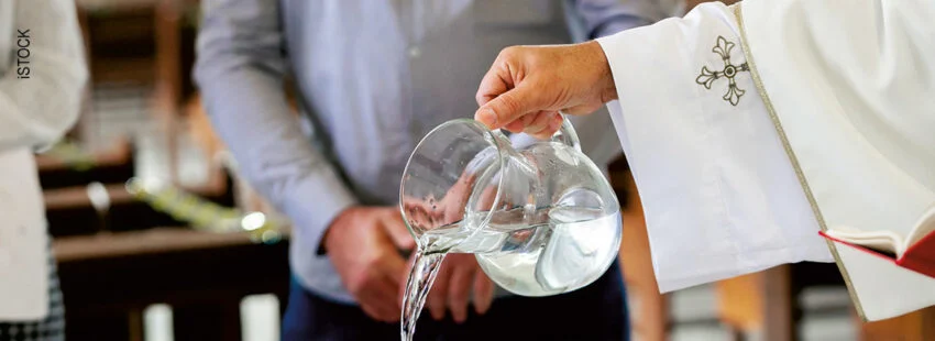 Récord histórico de bautismos de adultos en Francia revela un auge entre los jóvenes